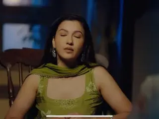 Online show nude MeenaRai